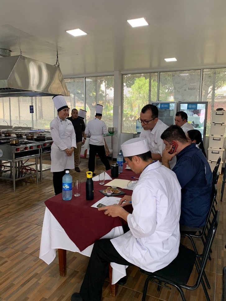 PRESENTACIÓN DE PLATILLO COCINA FUSIÓN COCINA SALVADOREÑA Y TÉCNICAS CULINARIAS FRANCESAS