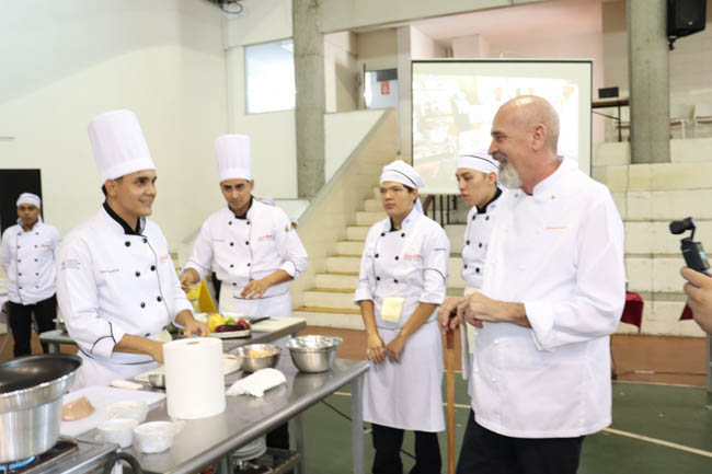 COMPETENCIA GASTRONÓMICA ESTUDIANTIL: TALENTO Y CREATIVIDAD EN LA COCINA