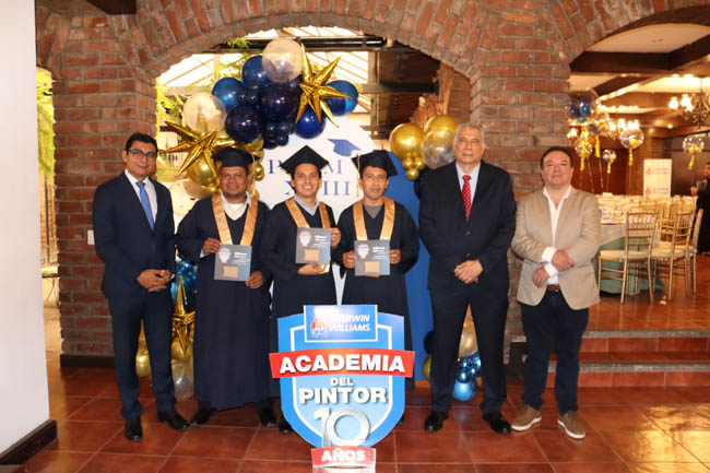 ESTUVIMOS EN LA DÉCIMA SEXTA GRADUACIÓN DE LA ACADEMIA DEL PINTOR PROFESIONAL DE SHERWIN WILLIAMS