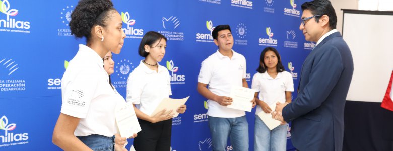 PROGRAMA SEMILLAS RECONOCIo LA EXCELENCIA ACADeMICA Y EL ESFUERZO DE SUS BECARIOS (2)